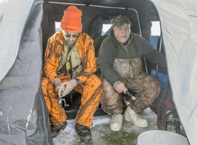 Deep freeze draws ice fishermen out in elements